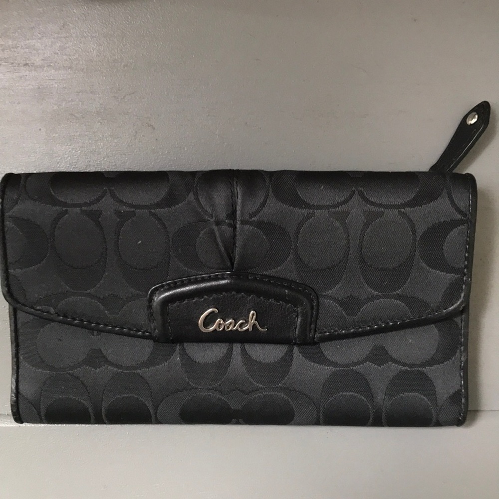*Like New* Coach Ashley Signature Checkbook Wallet